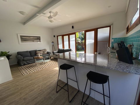 Byron Moon Large House & Half Moon Cottage - Tourism Brisbane 3