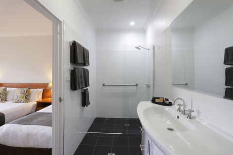 Cadman Motor Inn And Apartments - Tourism Brisbane 3