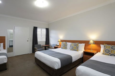 Cadman Motor Inn And Apartments - Tourism Brisbane 2