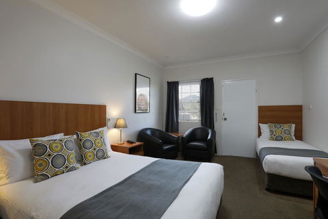 Cadman Motor Inn And Apartments - Tourism Brisbane 0