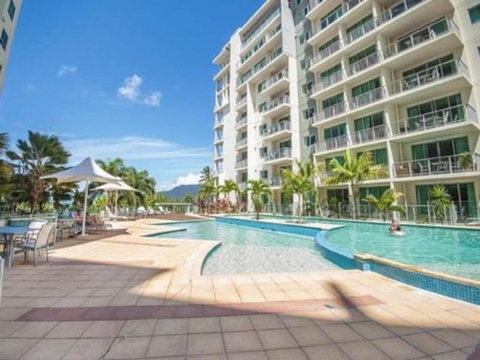 Cairns Esplanade 2 Bed 2 Bath Resort Hotel - Tourism Brisbane 0