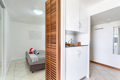Cairns Esplanade Apartment - Tourism Brisbane 0
