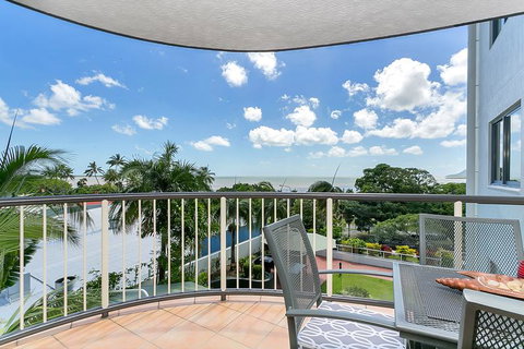 Cairns Esplanade Apartment - Tourism Brisbane 3