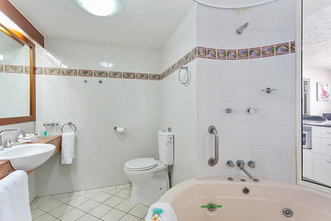 Cairns Esplanade Apartment - Tourism Brisbane 1