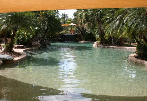 Cairns Golf Course Apartment - Tourism Brisbane 0