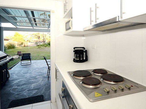 Callala Sun - Modern And Functional - Brisbane Tourism 1