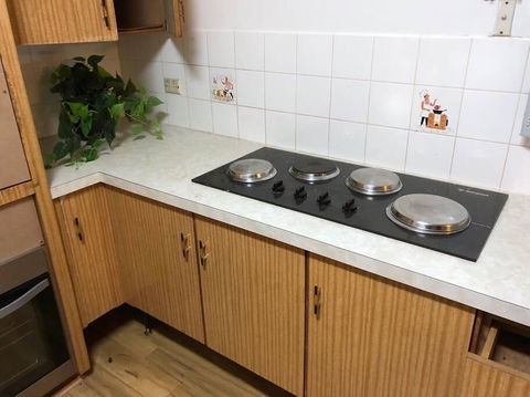 CAMPBELLTOWN HOLIDAY HOME 3 BED + FREE PARKING NCA039 - Brisbane 4u 1