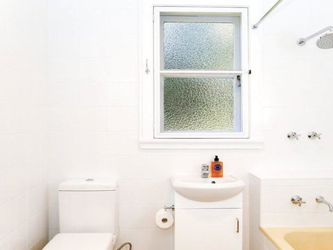 Canary Cottage - Fresh, Clean, Simple & Comfortable - Brisbane Tourism 3