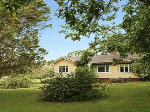 Canary Cottage - Fresh, Clean, Simple & Comfortable - Brisbane Tourism 0