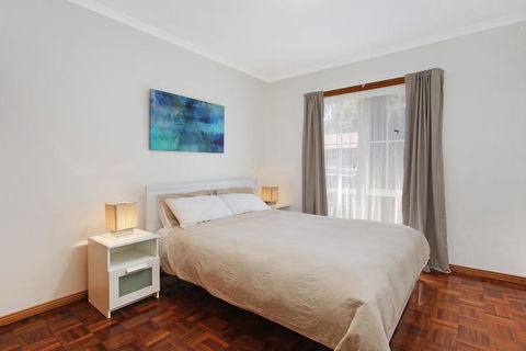 Canyon Walk House - On The Ovens River - Brisbane Tourism 1