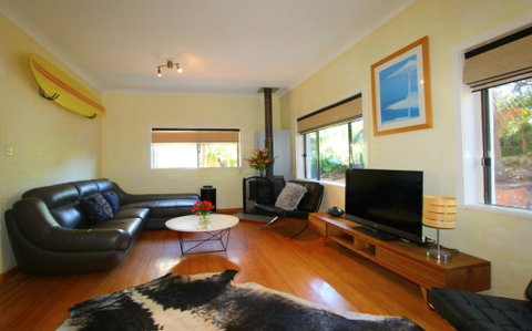 Cape Cod Beach House, 25 Skyline Crescent - Brisbane Tourism 0