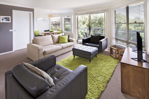 Caribou 3 - Modern & Spacious With Views Over Lake Jindabyne - Tourism Brisbane 0