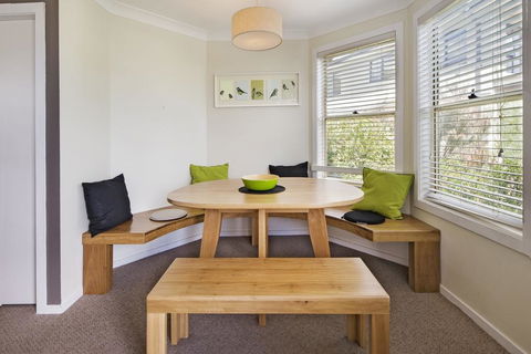 Caribou 3 - Modern & Spacious With Views Over Lake Jindabyne - Tourism Brisbane 1