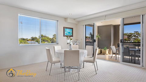 Carrington No.4 - Nelson Bay CBD - Brisbane Tourism 1