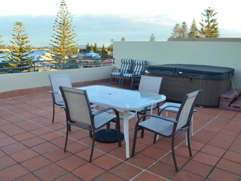 Castillo Del Mar 10 - Lake View Roof Terrace With Spa - Brisbane Tourism 2