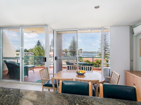 Castillo Del Mar 10 - Lake View Roof Terrace With Spa - Brisbane Tourism 0