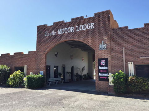 Castle Motor Lodge - Tourism Brisbane 0