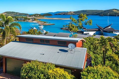 Casuarina 18 Ocean View House Central Location BBQ Golf Buggy - Tourism Brisbane 3