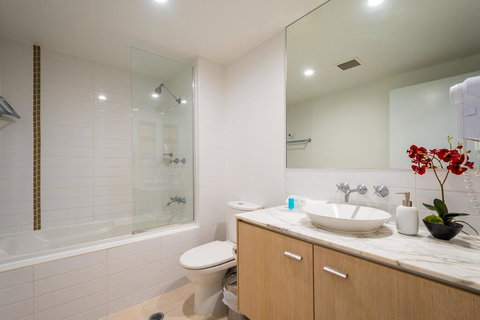 Chancellor Lakeside Apartments - Tourism Brisbane 2