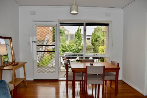 Charming 1 Bedroom Apartment In Leafy Green Hawthorn - Brisbane Tourism 3
