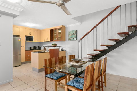 Chic City Apartment With Waterfront Views - Brisbane Tourism 3