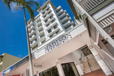 Chic City Apartment With Waterfront Views - Brisbane Tourism 1