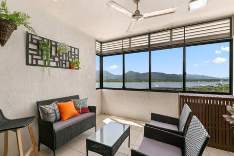 Chic City Apartment With Waterfront Views - Brisbane Tourism 0