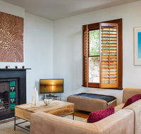 Chic Two-storey Cottage with Darling Harbour Views - Tourism Brisbane