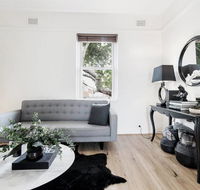 Chic Woollahra Pied--Terre with Parking - Tourism Brisbane