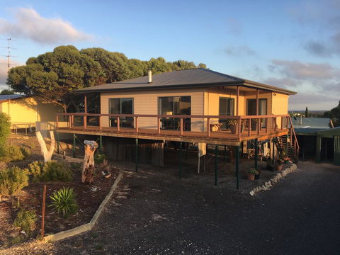 Chill N Sea Coastal Retreat - Tourism Brisbane 0