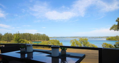 CHILL-OUT LAKESIDE @ FORSTER - Brisbane Tourism 0