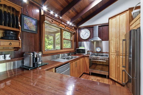 CHRISTOPHERS COTTAGE - Tourism Brisbane 3
