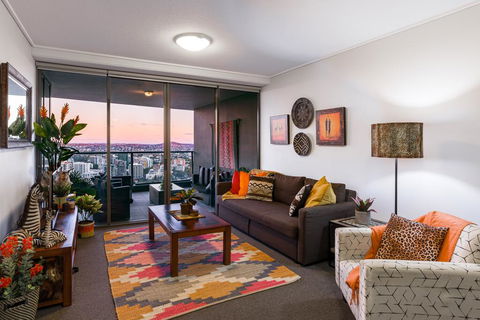 City Sky Home In Africa - River & Story Bridge Views - Tourism Brisbane 2