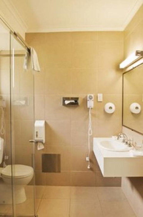 Classic Queen Room 2 In Oakleigh - Tourism Brisbane 3