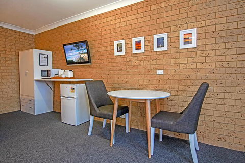 Coast Inn Motel - Brisbane Tourism 1