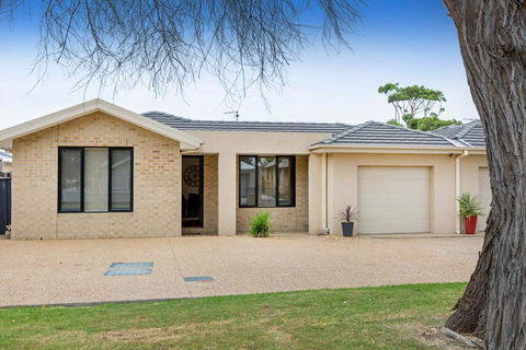 COASTAL HAVEN - DROMANA - Tourism Brisbane 0