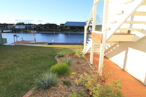 Cockatoo House - Brisbane Tourism 1