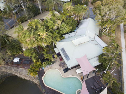 Colonial Village Cabins, Camping & Tours - Hervey Bay YHA - Brisbane Tourism 1