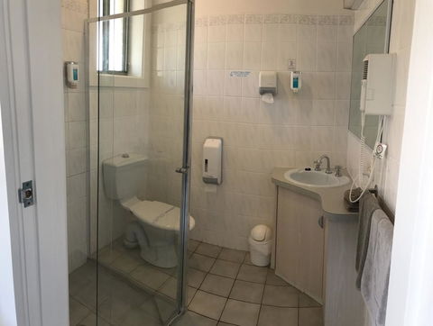 Comfort Inn The Lakes - Tourism Brisbane 1