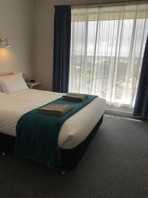 Comfort Inn The Lakes - Tourism Brisbane 2