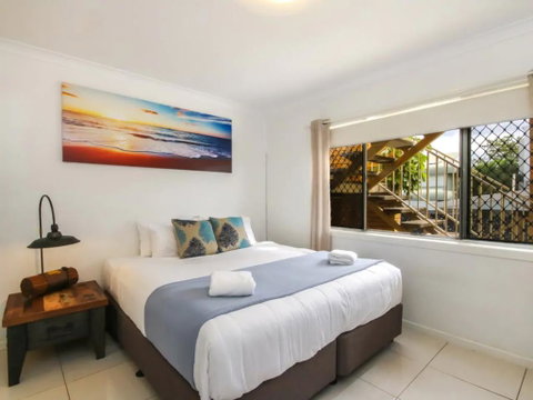 Contemporary 2 Bedroom Beachfront Apartment - Brisbane Tourism 3