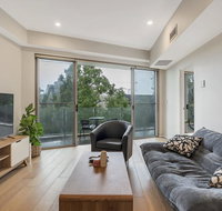 Convenient Apartment - 1 Min Walk To Train - Brisbane Tourism