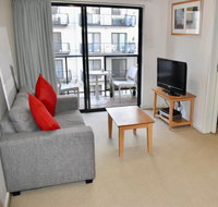 Convenient City Apartment with Pool Gym and Tennis Court - Tourism Brisbane