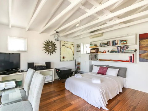 Cool Architect-Designed Studio Close To CBD - Tourism Brisbane 0