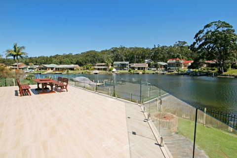 Cormorant Waterfront Home - Brisbane Tourism 0