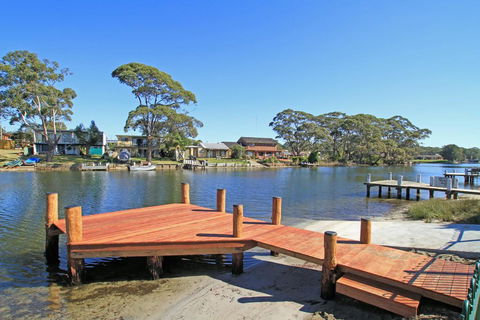 Cormorant Waterfront Home - Brisbane Tourism 1