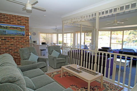 Cormorant Waterfront Home - Brisbane Tourism 2