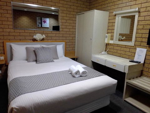 Country Home Motor Inn - Tourism Brisbane 0