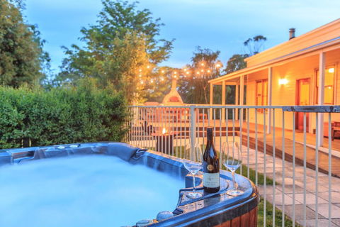 Country House Retreat - Tourism Brisbane 0