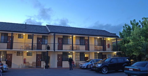 Country Plaza Motel - Tourism Brisbane 1